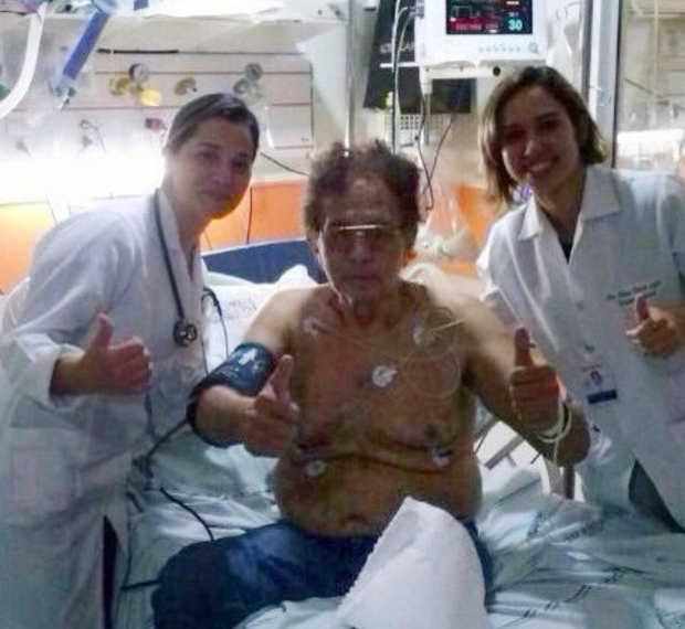 Reginaldo Rossi aparece sorrindo em foto tirada na UTI