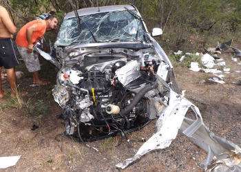 Colisão entre carro de passeio e carreta na BR 116 próximo ao Jorrinho mata motorista e deixa mulher gravemente ferida
