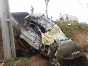 Colisão envolvendo carreta e pick-up deixa dois mortos na BR 116