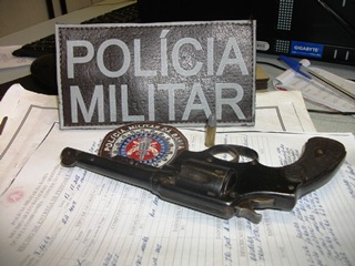PM em Coité recupera moto roubada e prende em flagrante por porte ilegal de arma de fogo