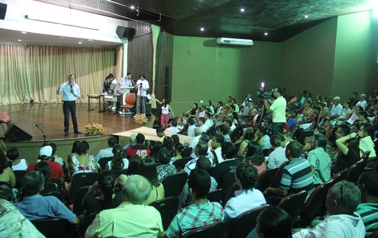 assis assina ordem de serviço.2