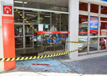 São Gonçalo: bandidos tentam levar caixa eletrônico do Bradesco