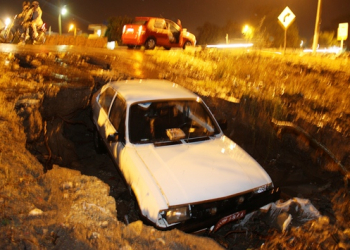 Moto levada pela correnteza, carro afunda e casa quase desabou resultado das chuvas em Coité
