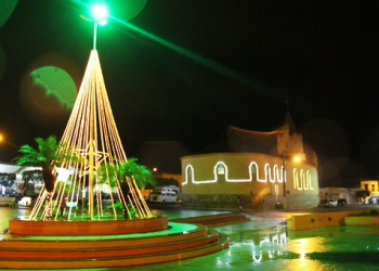 Luzes de natal levam alegria e levanta auto-estima da população de Queimadas