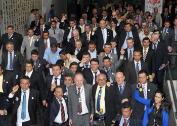 Prefeitos protestam na Câmara dos Deputados contra empobrecimento dos municípios