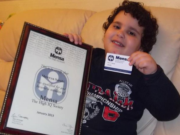 Menino de 4 anos tem tem Qi de Albert Einstein