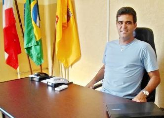 Queimadas- Prefeito antecipa 13º salário dos servidores