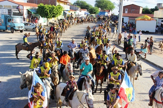 Cavalgada dos Amigos de Quijingue reuniu centenas de vaqueiros e amazonas de várias cidades da região sisaleira