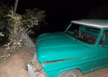 Nove pessoas ficam feridas depois de caminhonete bater em poste na zona rural de Araci