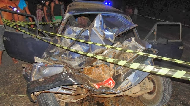 Motorista de Caravan morre ao colidir veículo com caminhão boiadeiro na BA 130