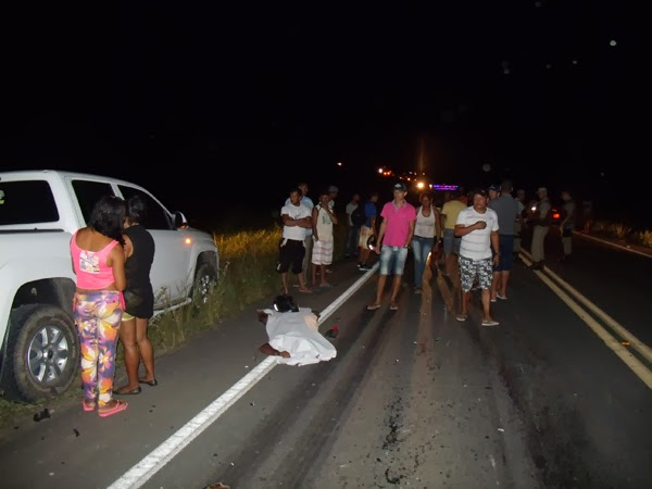 Dois homens morrem em colisão envolvendo moto e caminhonete na BA 220