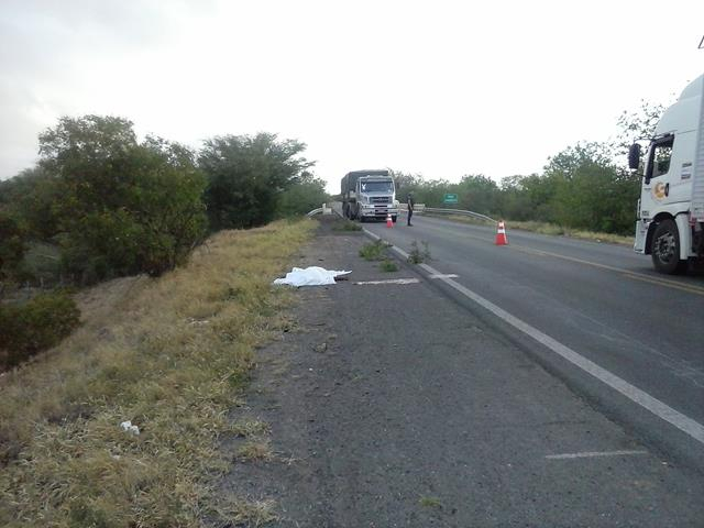 Pneu de caminhonete se solta; homem pula do veículo e morre na BR 116