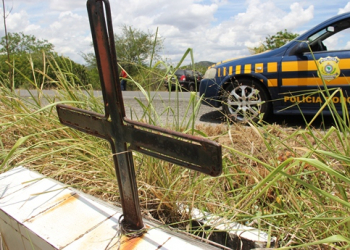 Mulher morre  e seis pessoas ficam feridas em acidente na BR 324 trecho Riachão/Tanquinho