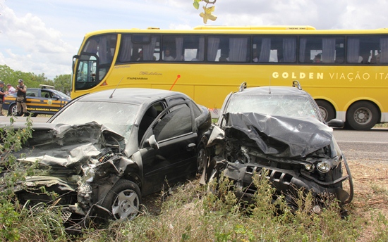 acidente na br 324 próximo ao povoado são joão4 - foto-raimundo mascarenhas