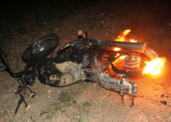 Mulher morre e marido fica ferido em acidente envolvendo moto, cavalo e caminhão – Veja o vídeo