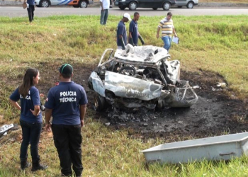 Ambulância de Irecê capota, pega fogo e mata os quatro ocupantes