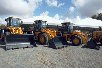 Feira de Santana – Governo entrega máquinas para municípios castigados pela seca