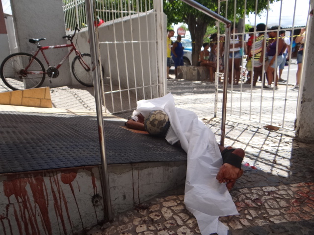 Feira de Santana:jovem é assassinado a facadas durante partida de futebol