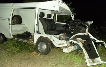 Cavalo na BA 120 provoca acidente envolvendo Kombi e caminhão próximo a Monte Santo