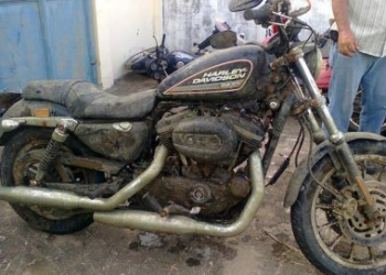 Homem encontra Harley Davidson ao mergulhar em lago, em Paulo Afonso