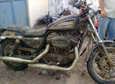 Homem encontra Harley Davidson ao mergulhar em lago, em Paulo Afonso