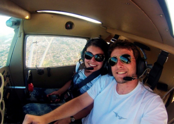 Piloto morre em mesmo avião em que pediu namorada em casamento – Veja o vídeo