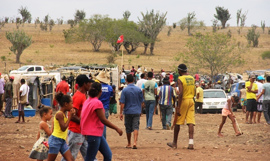Juiz reúne várias autoridades para discutir problemática da invasão do MST a uma fazenda em Coité
