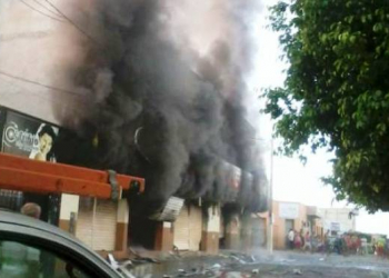 Supermercado é destruído pelo fogo em Coronel João Sá