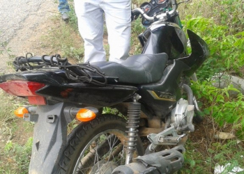 Motociclista morre após ser atropelado e arrastado por caminhão