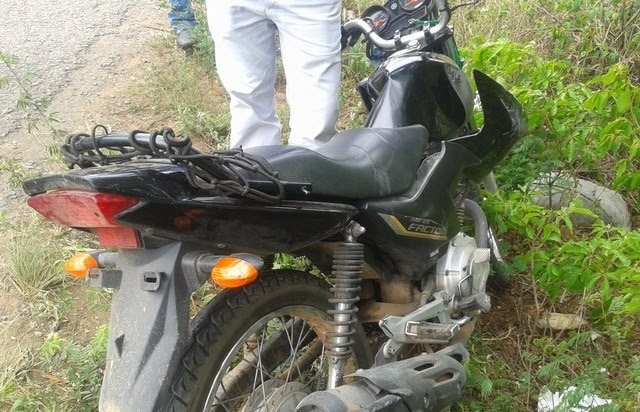 Motociclista morre após ser atropelado e arrastado por caminhão