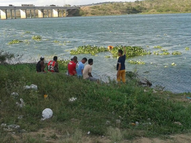 Moradores encontram homem que morreu afogado no Rio Jacuípe