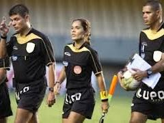 Jogador de futebol natural de Barrocas ganha amarelo e depois é expulso por ter “cantado” assistente