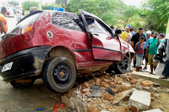 Veiculo desgovernado atropela e mata duas crianças em Piritiba