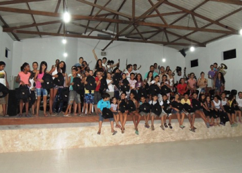 Baião Solidário distribui mochilas para o Projeto Santo Antônio de Música