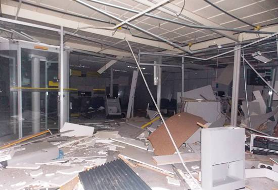 Usando dinamites quadrilha destrói Banco do Brasil de Serrolândia