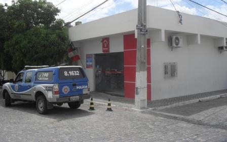 Gerente do Bradesco e esposa passam à noite como reféns na própria residência e teve que entregar malote de dinheiro