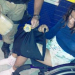 PRF posto de Senhor do Bonfim flagra cadeirante sentada sobre tabletes de maconha