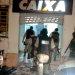 Bandidos explodem caixa eletrônico e incendeiam veículo em Anguera