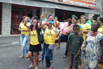 CAPS promove carnaval e envolve pacientes e profissionais em desfile pela ruas