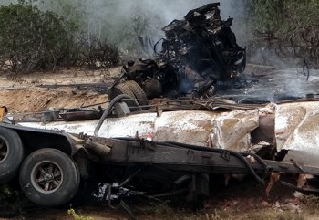 Carreta carregada de combustivel tomba na BR 116/Norte pega fogo e mata condutor