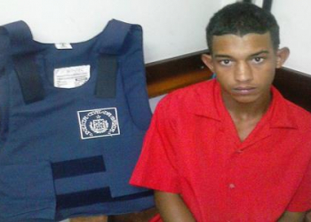 Ação conjunta das policiais civil e militar prende homem com arma, drogas e outros objetos suspeitos