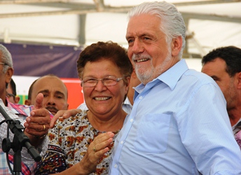 Deputada Fátima Nunes comemora assinatura de Ordem de Serviço para asfaltar Uauá/Juazeiro