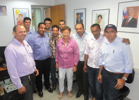 Fátima Nunes recebe políticos de Uauá e comemora a pavimentação da BR 235, trecho Uauá a Pinhões