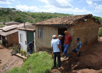 Homem é encontrado morto dentro de casa