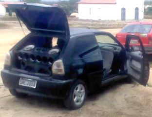 Carro de Retirolândia furtado durante Festival de Prêmios em Santaluz
