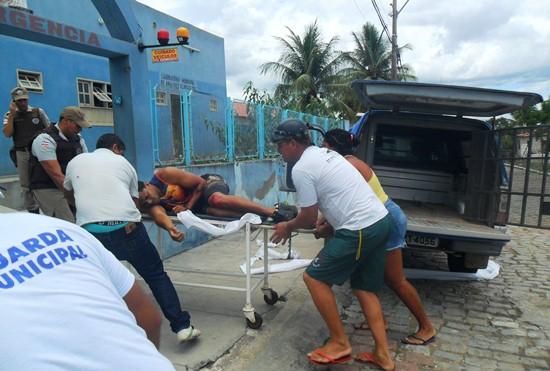 Jovem leva vários tiros dentro de academia em Ichu