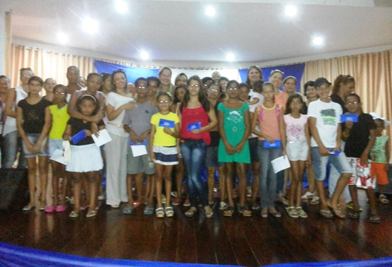 Prefeitura entrega óculos para crianças beneficiadas com o programa “Olhar da Gente”