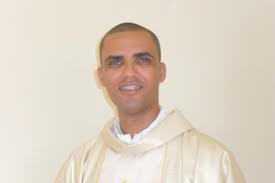 Bispo da Diocese de Serrinha realiza remanejamento de padres em diversas paróquias