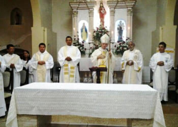 Bispo da Diocese de Serrinha realiza remanejamento de padres em diversas paróquias