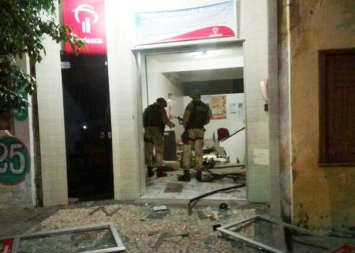 Pé de Serra – Chefe da Guarda Municipal é baleado e bandidos detonam caixas eletrônicos